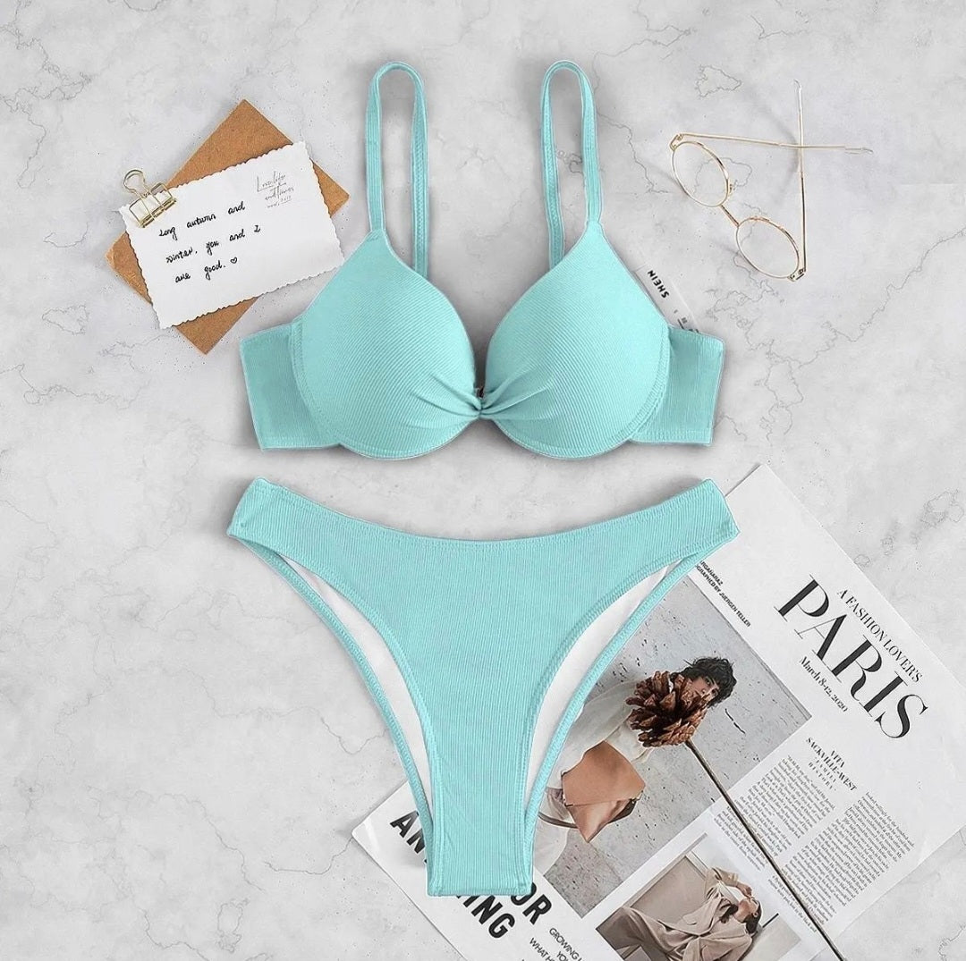 Trendy 2-piece bikini - cup D