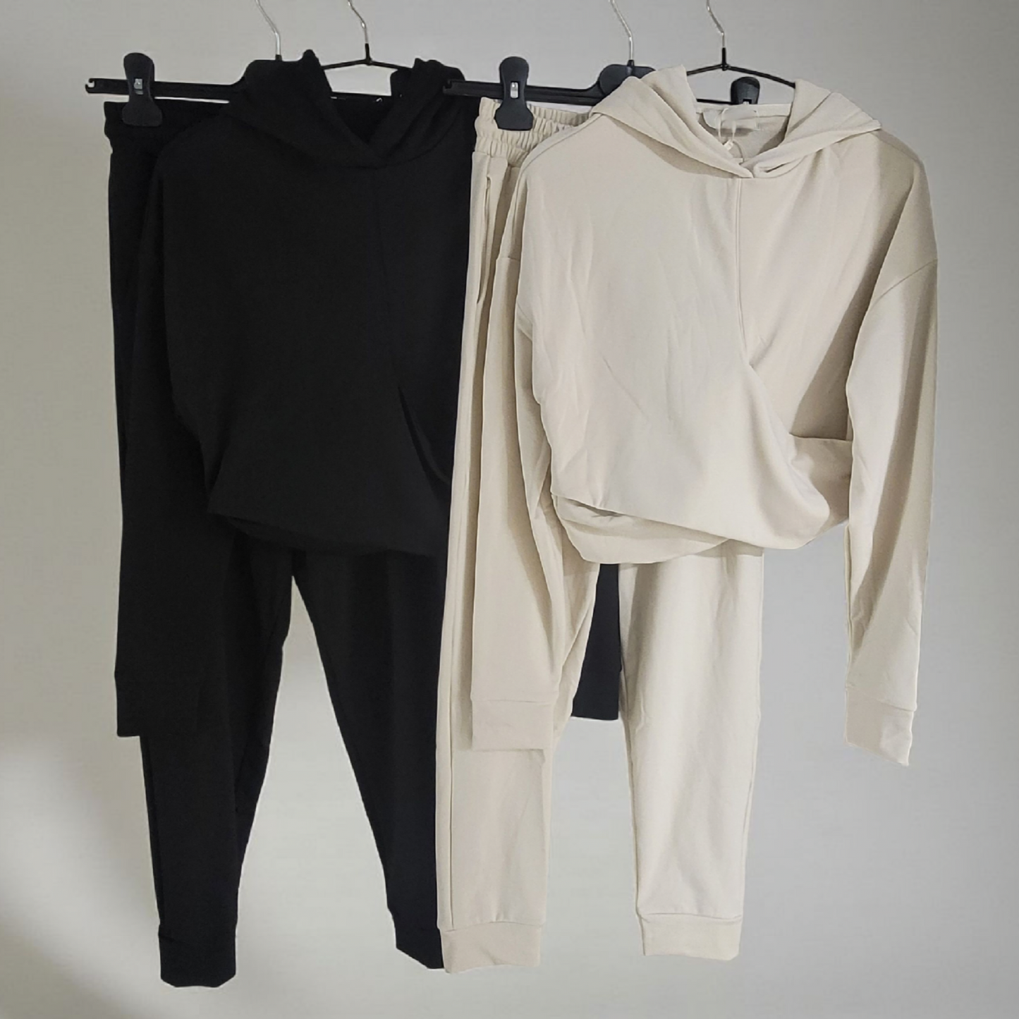Trendy Sweatsuit - Pants with Crop Hoodie