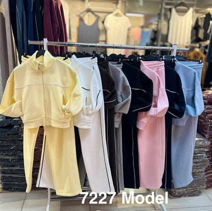 Trendy Fleeced Set - wide legs pants with a crop jacket - Sweatsuit