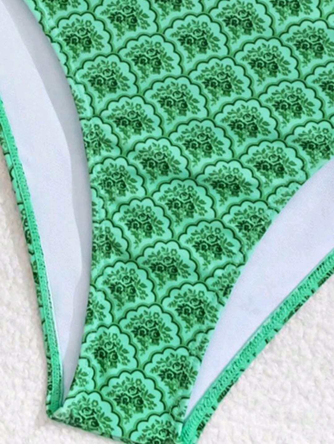 Trendy 2 Pieces Triangle Low Waisted Swimsuit