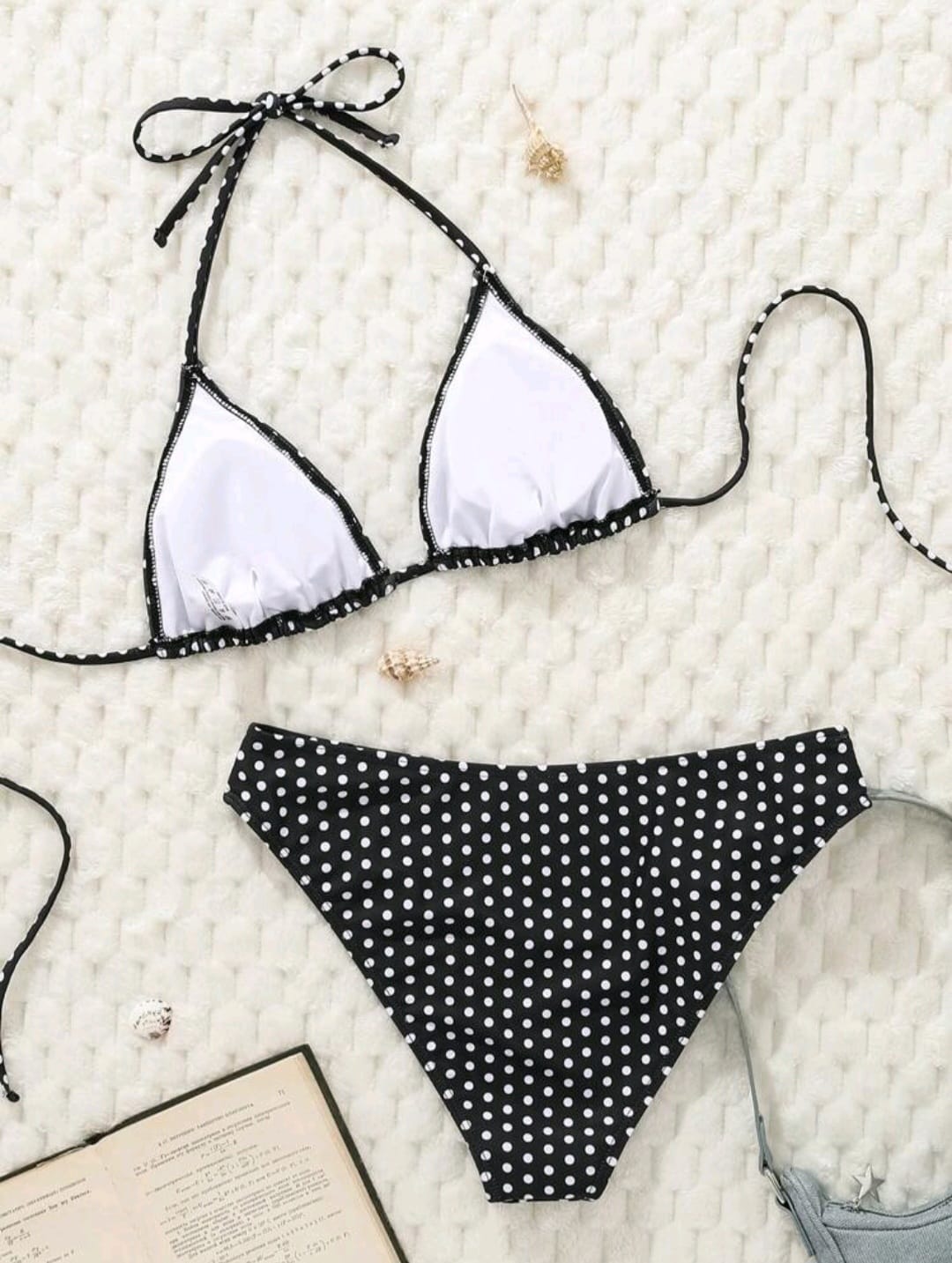 Trendy 2 pieces Triangle Black & White Bikini Set