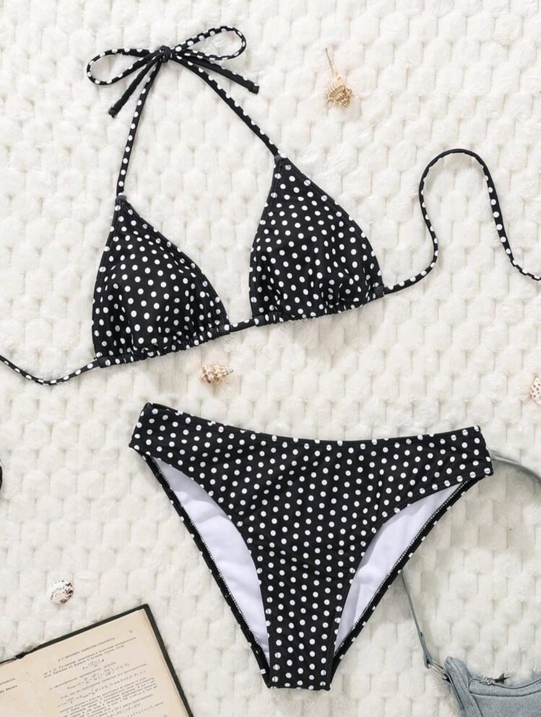 Trendy 2 pieces Triangle Black & White Bikini Set