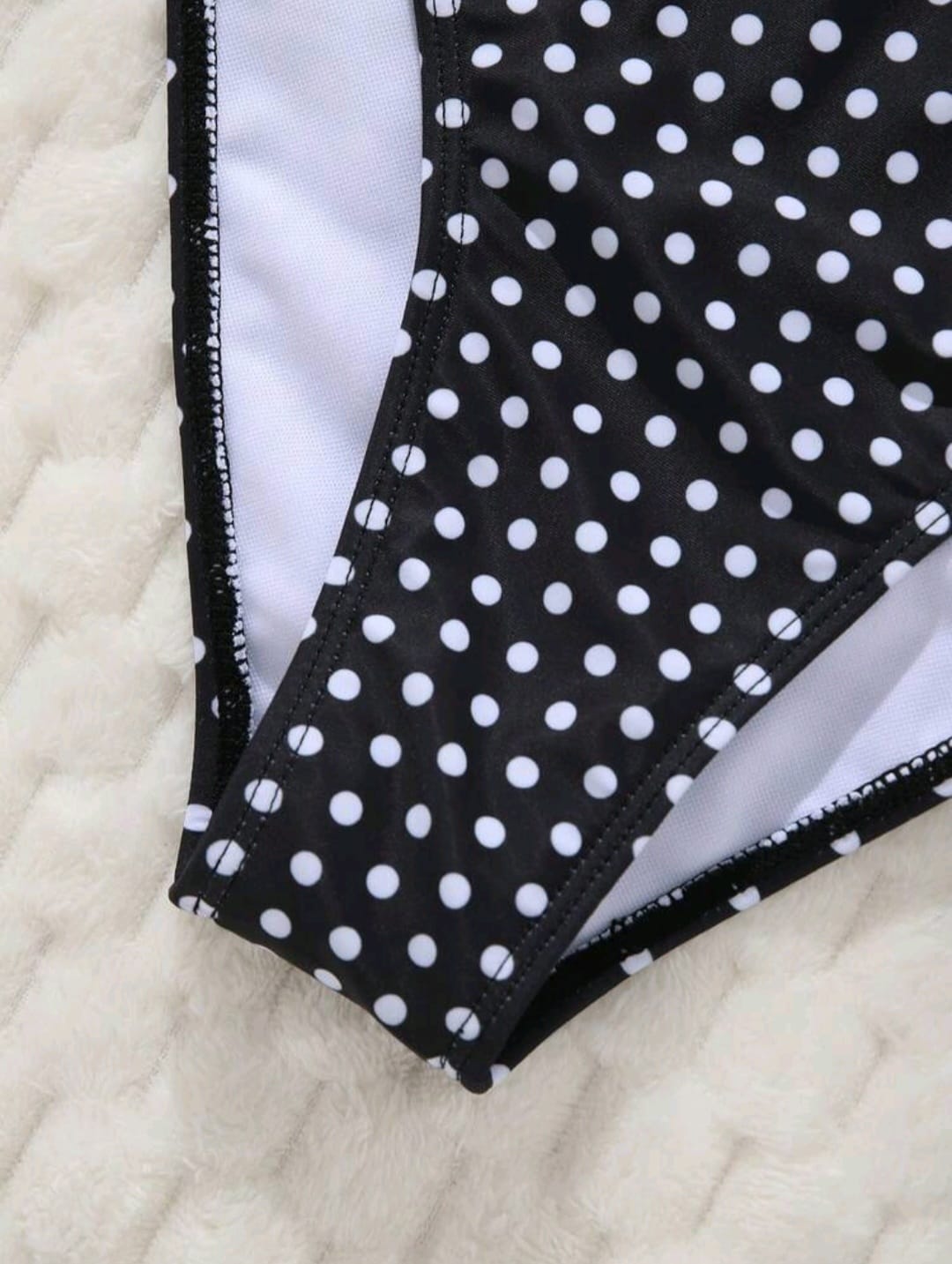 Trendy 2 pieces Triangle Black & White Bikini Set