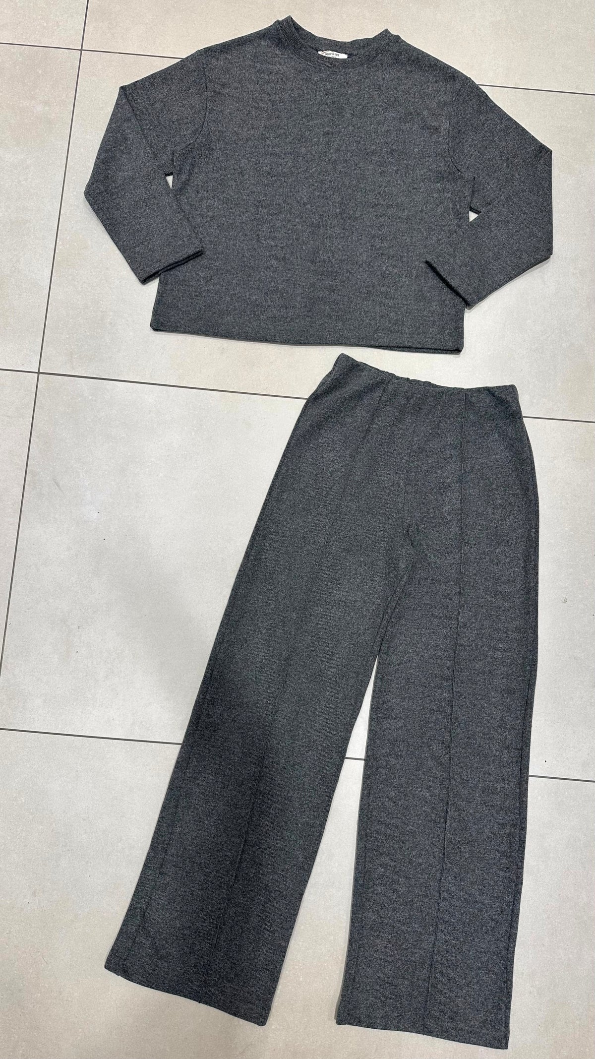 Trendy Sweatsuit - Comfy