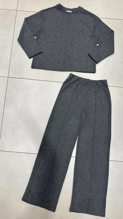 Trendy Sweatsuit - Comfy
