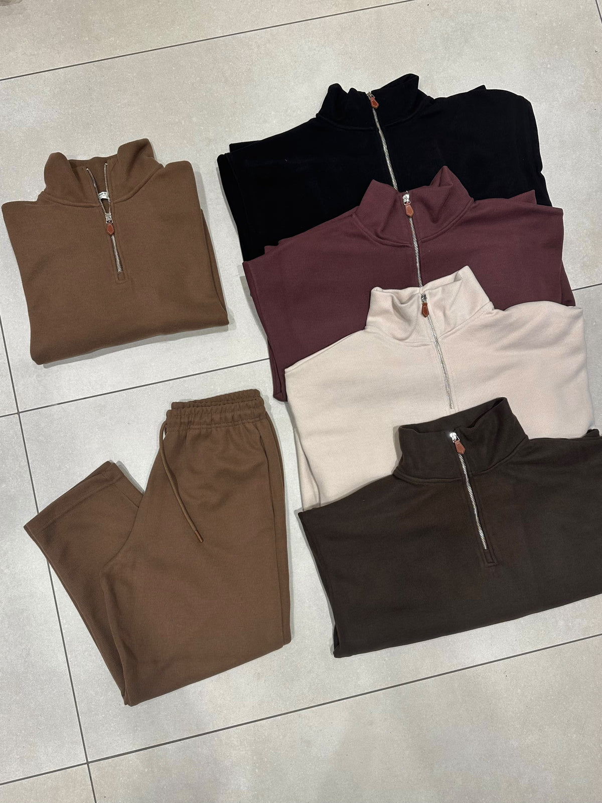Trendy Sweatsuit - Half Zipper