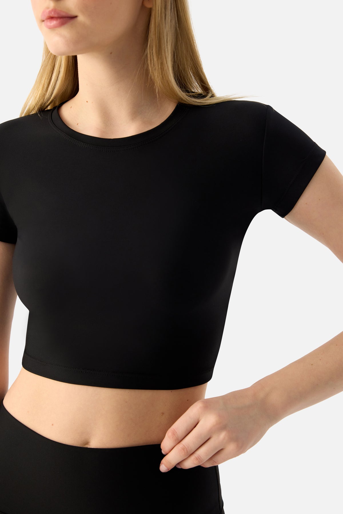 MELINA Short Sleeve Crop Top Black