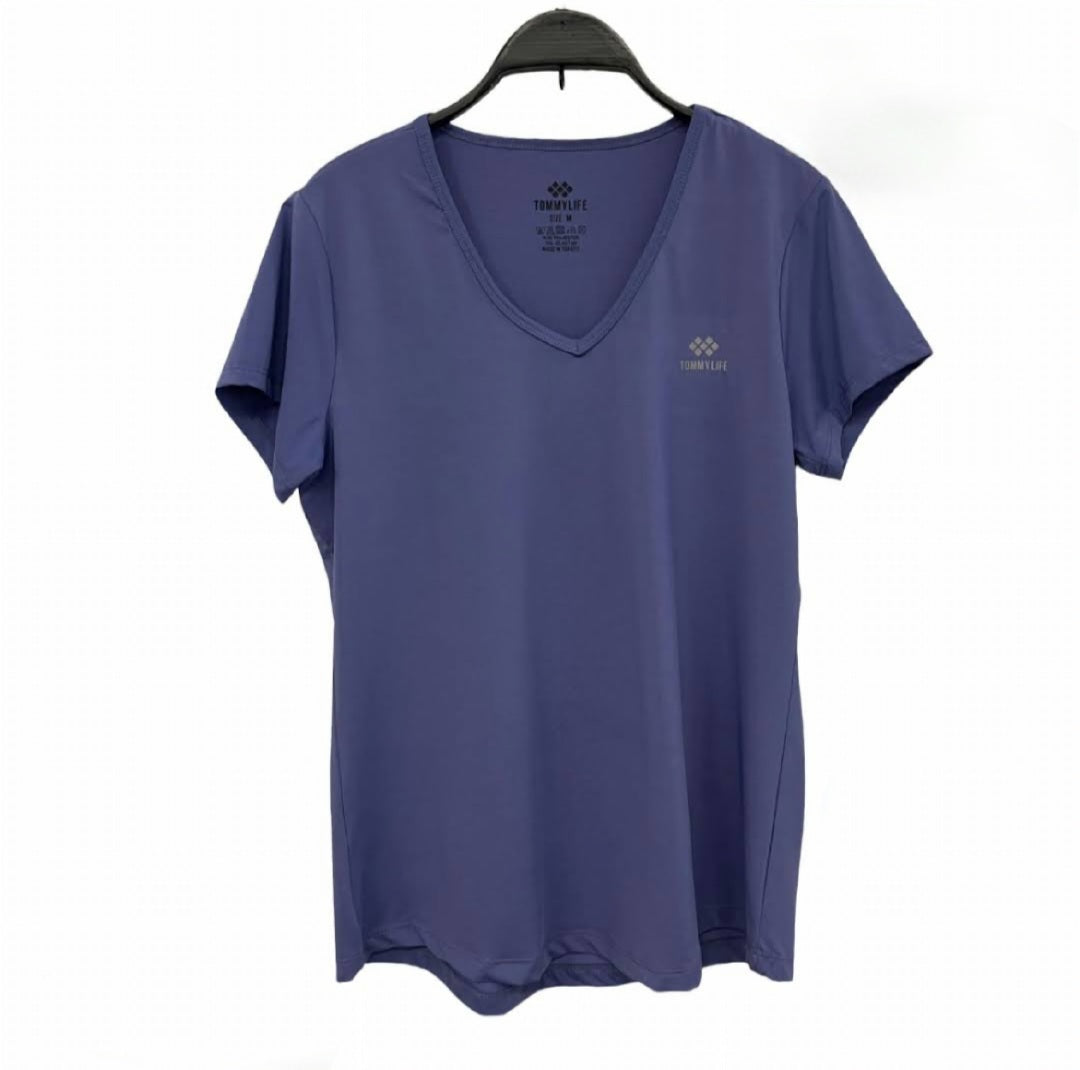 Basic Top / V-Neck T-Shirt / Sportswear