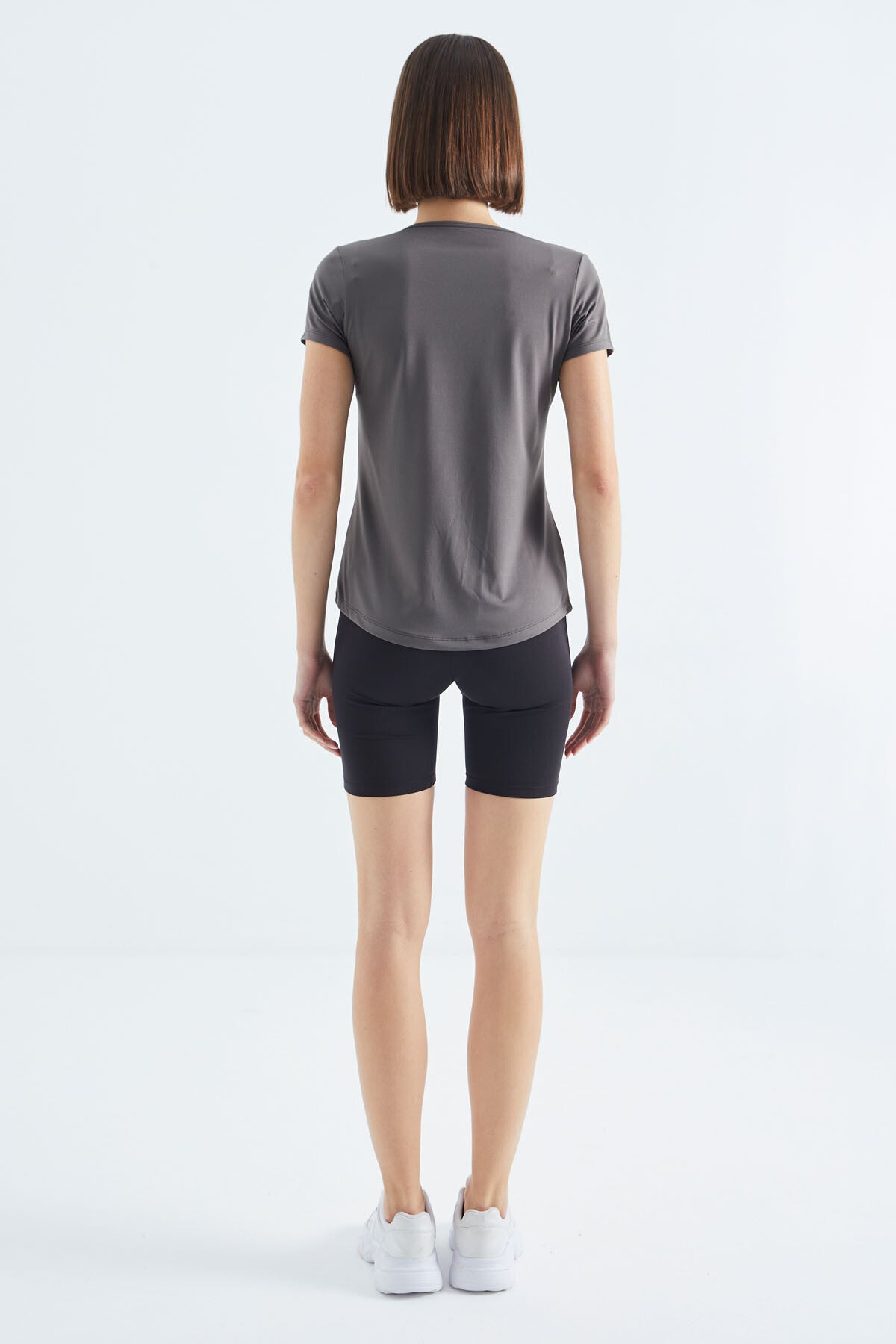 Basic Top / V-Neck T-Shirt / Sportswear