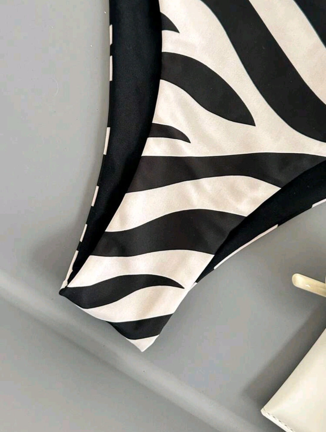 Trendy 2 Pieces Black&White Swimsuit