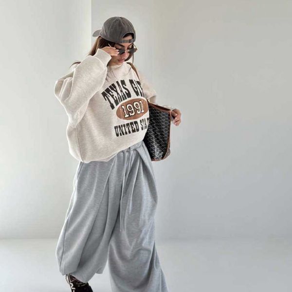 Trendy Embroidered Sweatshirt - Fleece inside
