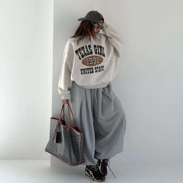 Trendy Embroidered Sweatshirt - Fleece inside