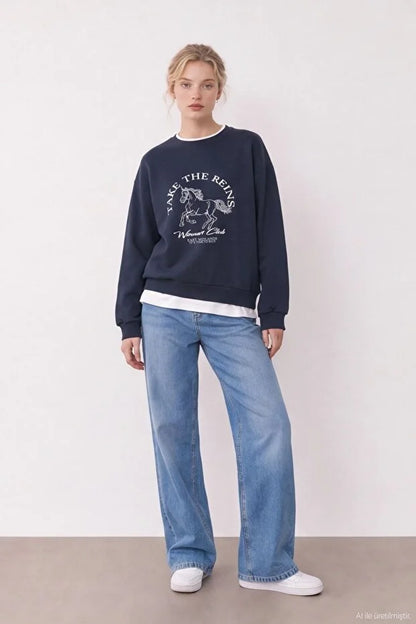 Trendy Embroidered Sweatshirt - Fleece Inside